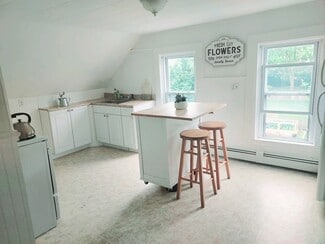 50 Oliver St Unit 3, Bristol, RI 02809