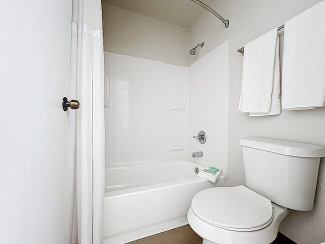 4645 N Socrum Loop Rd unit Double Studio, Lakeland, FL 33809 - photo 6