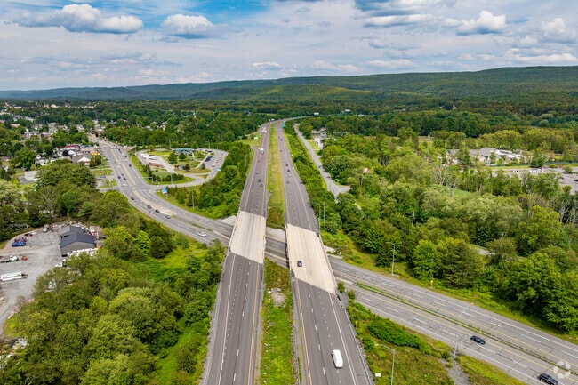 Route 284 and 209 come together at the NY and PA border, offering the ease of cummute.