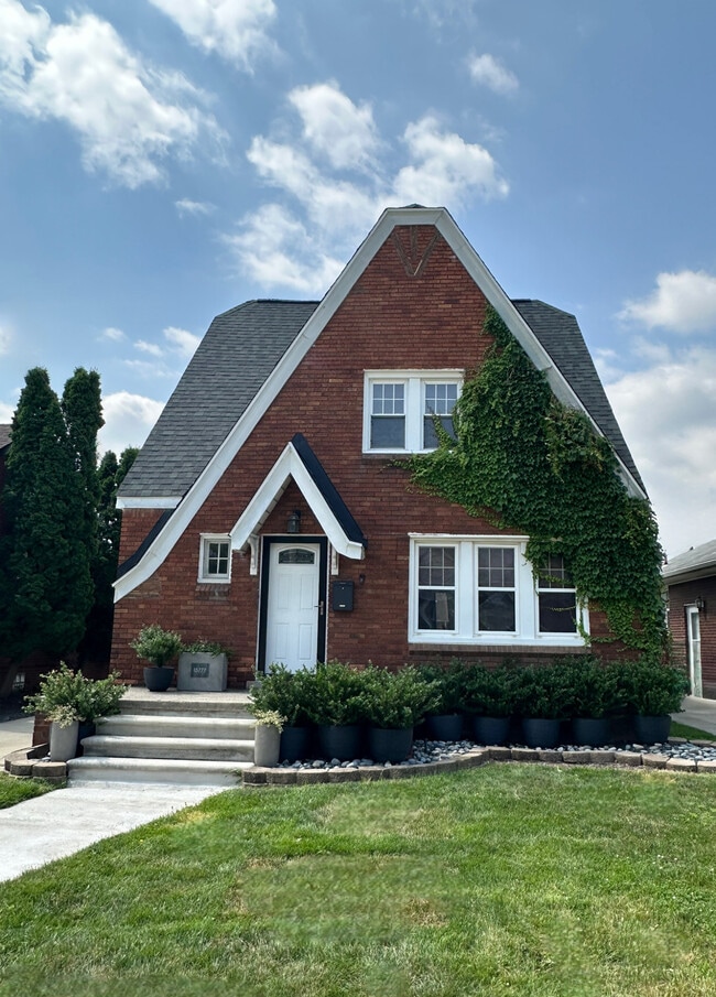 15777 Mclain Ave, Allen Park, MI 48101