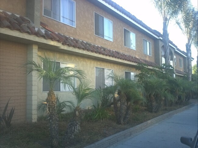 RAMONA, Hawthorne, CA 90250 - photo 5