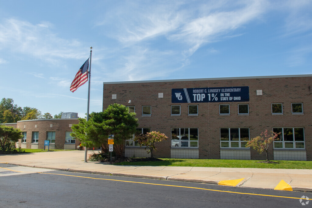 Robert C Lindsey Elementary School provides education in
Outlying Geauga County