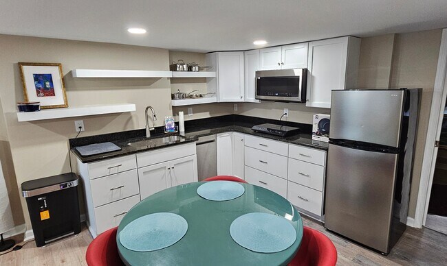 4633 Kernwood Ave unit Basement, Baltimore, MD 21212 - photo 4