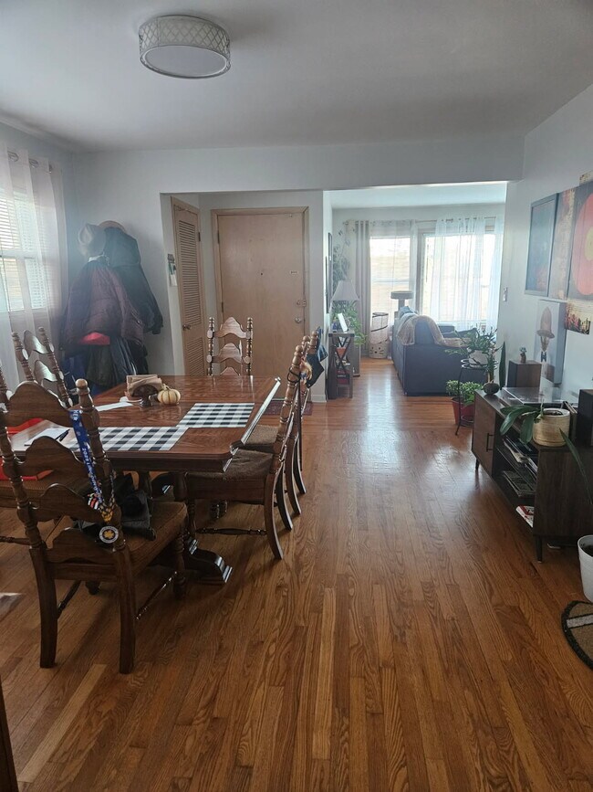 3311 W Pratt Ave unit 2, Lincolnwood, IL 60712 - photo 2