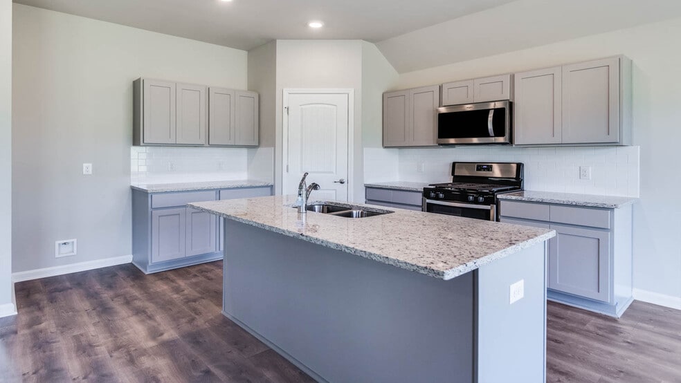 8125 Kelsey Ln, Iowa, LA 70647 - photo 1