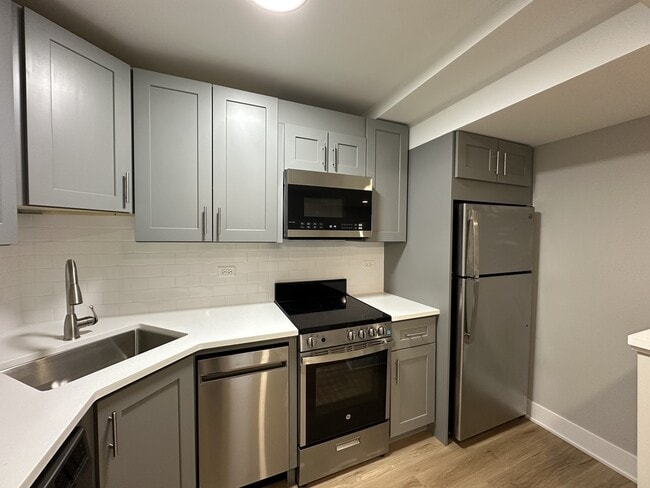 1214 N La Salle Dr unit J08P, Chicago, IL 60610 - photo 7