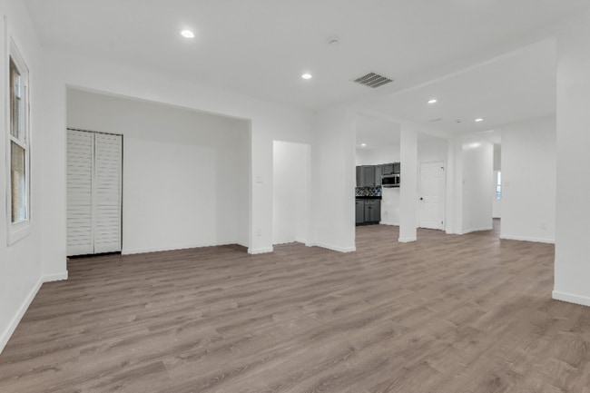 3353 Fullerton Ave, Detroit, MI 48238 - photo 7