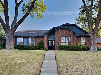 2031 Crestside Dr, Carrollton, TX 75007