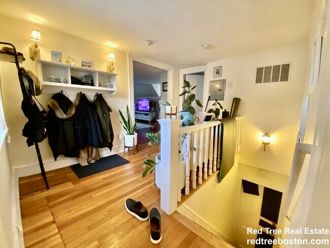 24 Grovenor Rd unit 4, Jamaica Plain, MA 02130 - photo 5