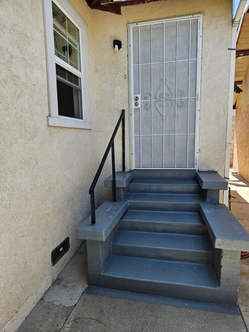 657 W Oliver St, San Pedro, CA 90731 - photo 1