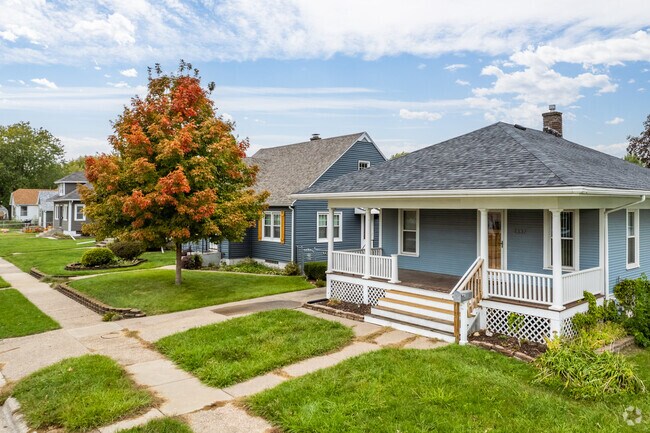 Bungalows and Cape Cod single-family homes can be found in Northwest Davenport, Iowa.