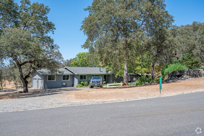 Most homes in Loma Rica are single level.