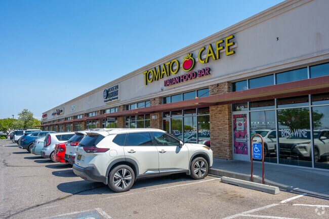 Tomato Cafe offers an all-you-can-eat Italian bar near Target and Lowe’s.