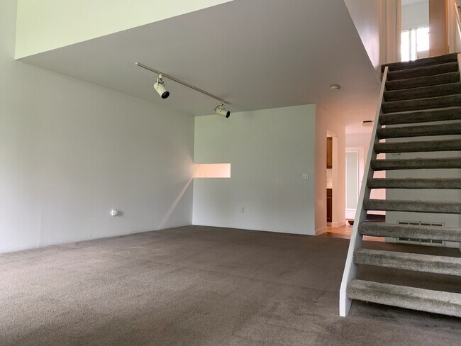 Dinning area with pass through to kitchen!