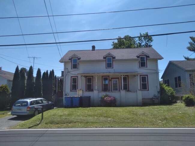 1925 Valley Rd unit 4, Coatesville, PA 19320 - photo 3