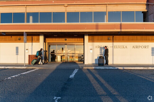 Catch a flight to or from Willow Creek at the Humboldt County Airport.