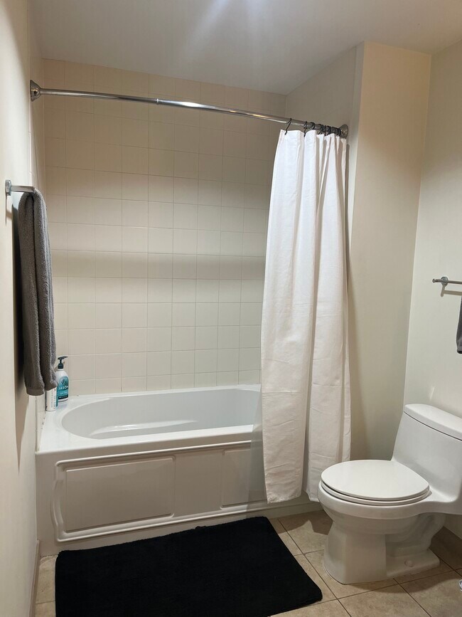 Midtown Crossing Buildings 3, 4, & 5 unit 5313, Omaha, NE 68131 - photo 5