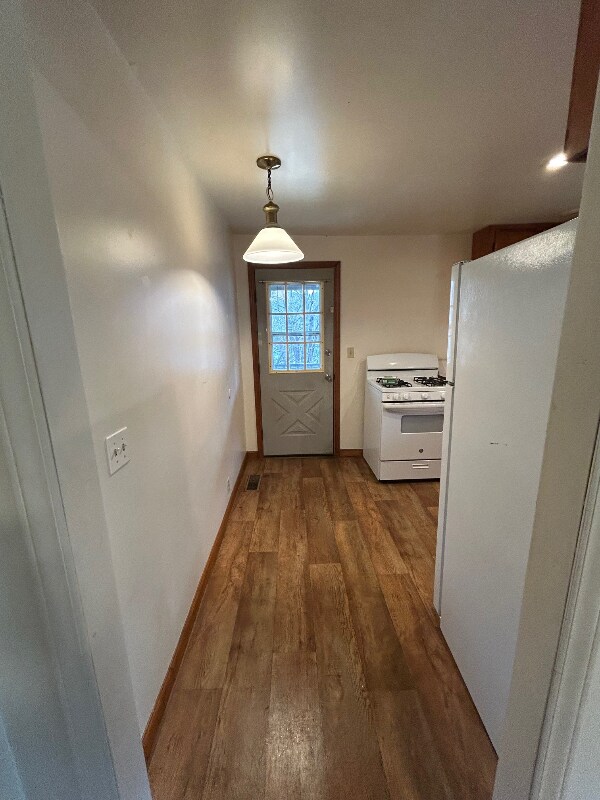 7370 E Dupont Ave, Glasgow, WV 25086 - photo 3