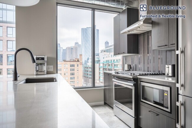 939 W Washington Blvd unit FL8-ID254, Chicago, IL 60607 - photo 4