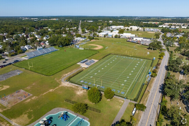 NID 537936 Pulaski Street School is  Riverhead and near other primary and secondary schools.