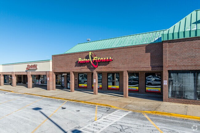 Retro Fitness is conveniently located in the Aldrich Plaza in Candlewood area of Howell, NJ.