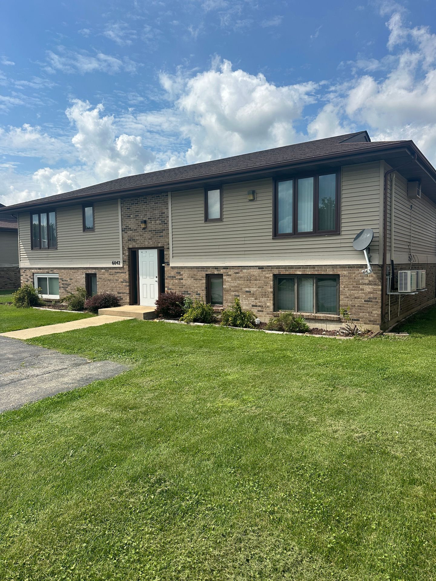 Immaculate Updated 2 Bedroom with 1 Bath, Rockford, IL 61114 - photo 1