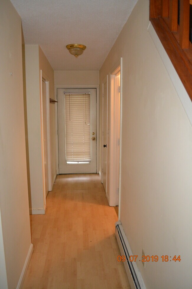 35 Potter Ln unit Lakeview Condo, Enfield, NH 03748 - photo 4