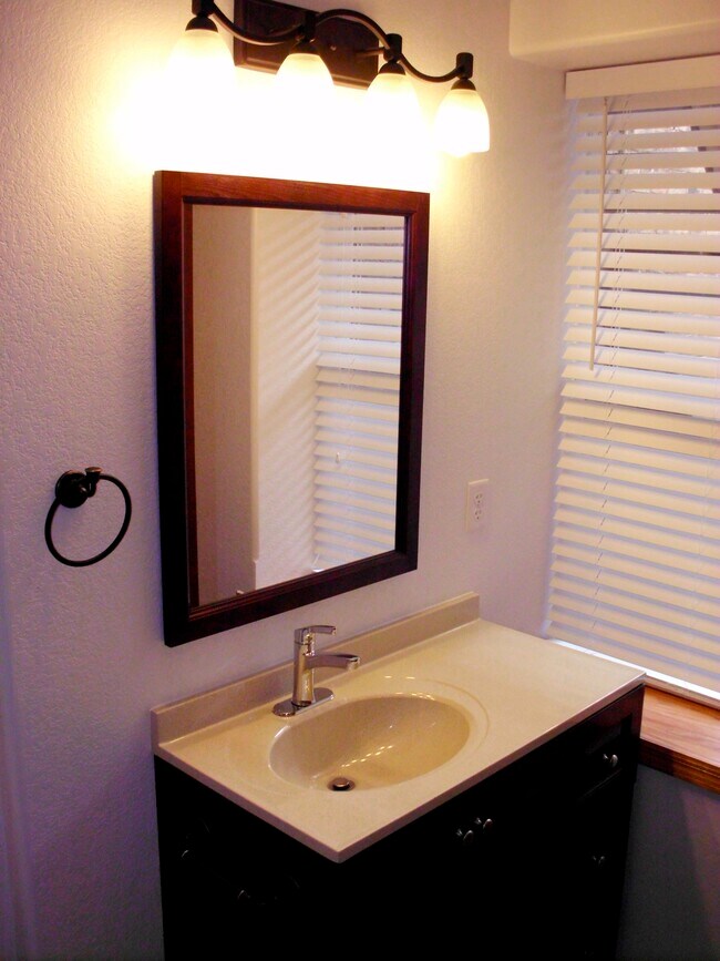 1303 E 2nd St unit 1, Duluth, MN 55805 - photo 5