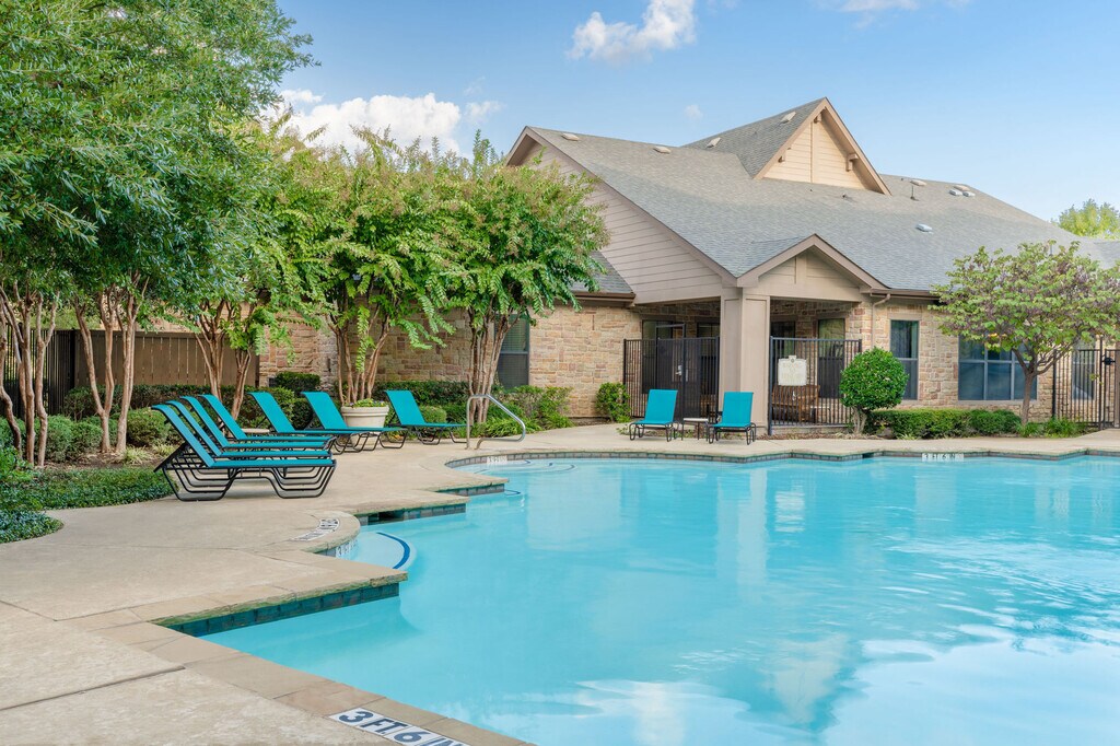 Lakeside Villas 2502 Riverside Pkwy, Grand Prairie, TX