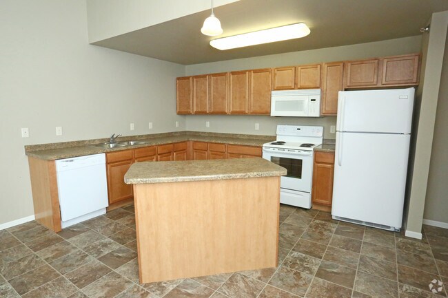 Raven Ridge Apartments, Dickinson, ND 58601 - photo 3