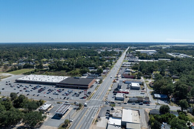 Highway 82 runs along the northern edge of Dixieland.