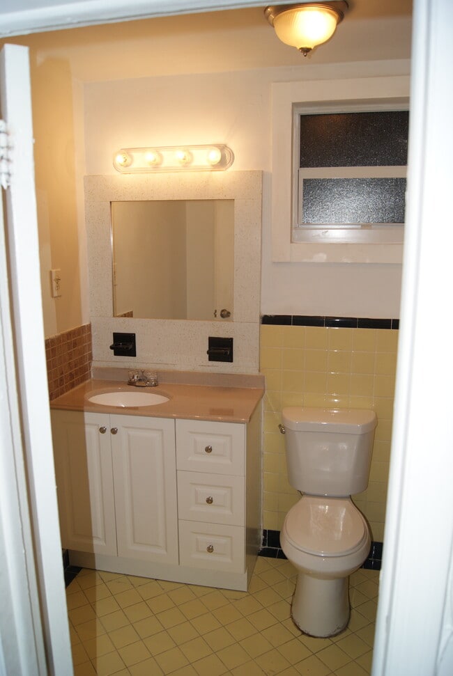 1941 Pierce St unit Cute 2 BR House Holl, Hollywood, FL 33020 - photo 7