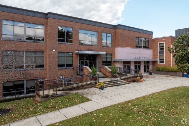 Douglass S. Freeman receives an overall A- from Niche.com.