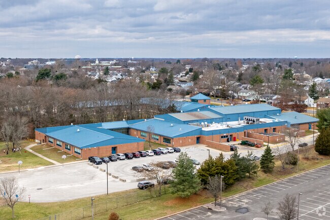 Dorothy L Bullock Elementary has a student-teacher ratio of 11 to 1.