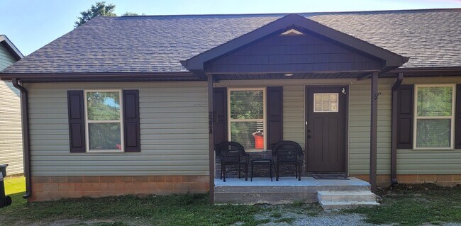 222 Griffin Mill Rd unit 222 Unit A, Pickens, SC 29671 - photo 2