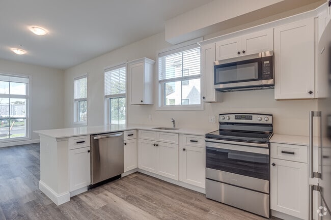 Sea Captains Row, Hyannis, MA 02601 - photo 2