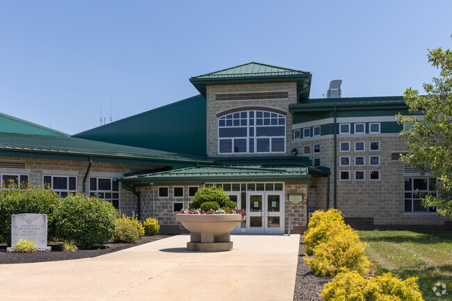 There are a little over 1,000 students that attend Seneca High School.