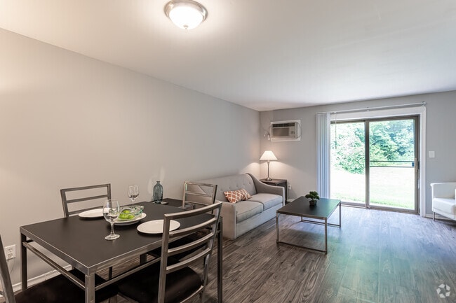 Rivers Bend, Windsor, CT 06095 - photo 2