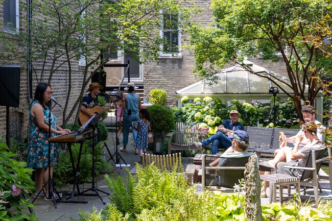The Bucktown Garden Walk has a variety of live performances from musicians hosted by neighbors.
