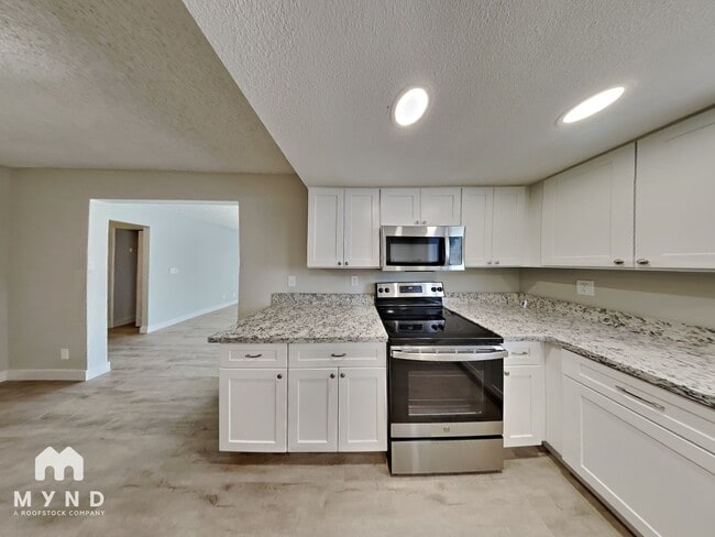 5817 W Robin Ln, Las Vegas, NV 89108 - photo 3