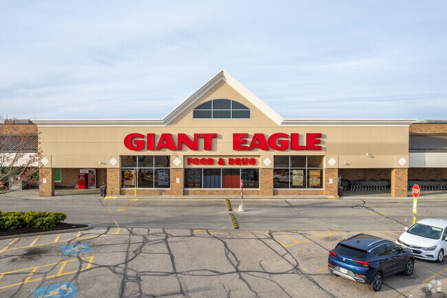 Northmoreland residents shop at thier local Giant Eagle Grocery Store.