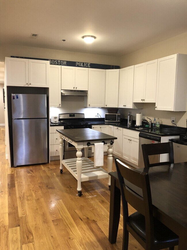 254 Friend St, Boston, MA 02114