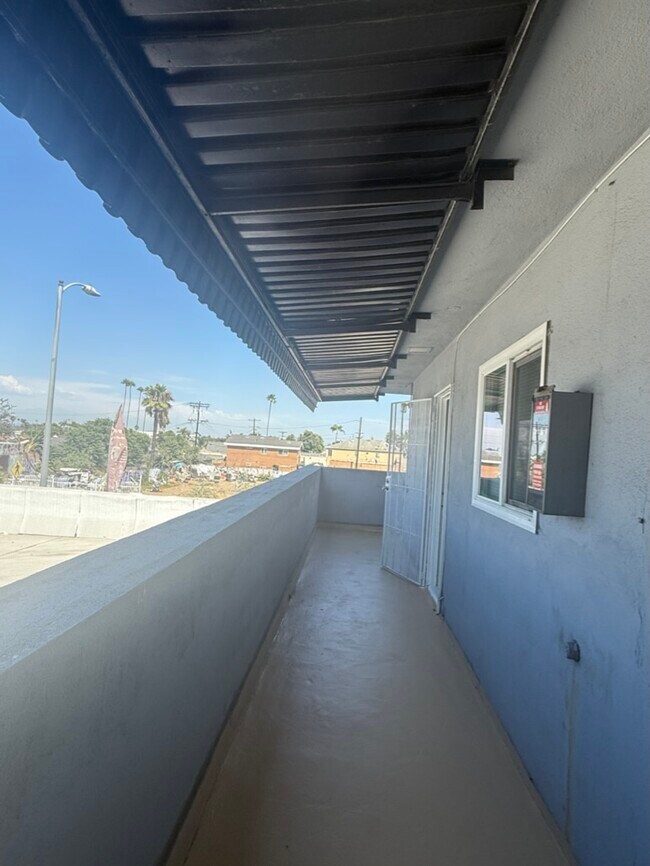 8217 S Western Ave Unit 3, Los Angeles, CA 90047