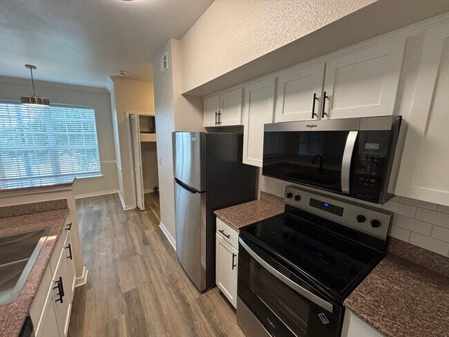 250 S Stagecoach Trail unit b3, San Marcos, TX 78666 - photo 3