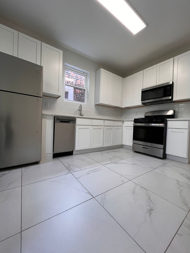 256 Dwight St Unit 2, Jersey City, NJ 07305