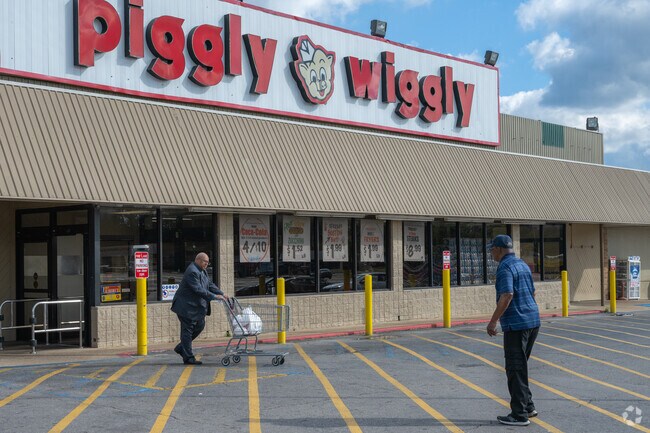 Shop at Piggly Wiggly, the best local grocery store in West Goldwire for all your needs!