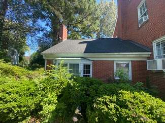 24 Holly Dr, Newport News, VA 23601