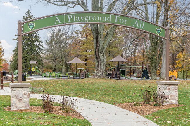 The park has facilities and space for tennis, hiking, disc golf, snowmobiling and sledding.