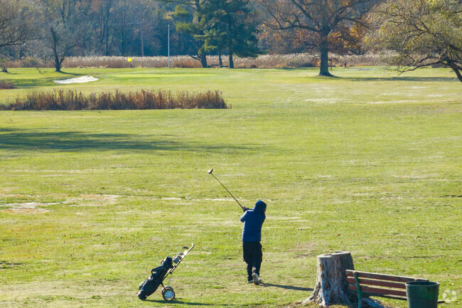 Pinewood locals brave the cold for a fun round of golf at Oxford Valley Golf Course.
