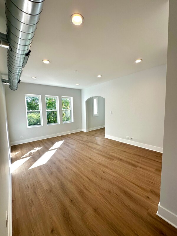 5504 N Kimball Ave unit 2, Chicago, IL 60625 - photo 3